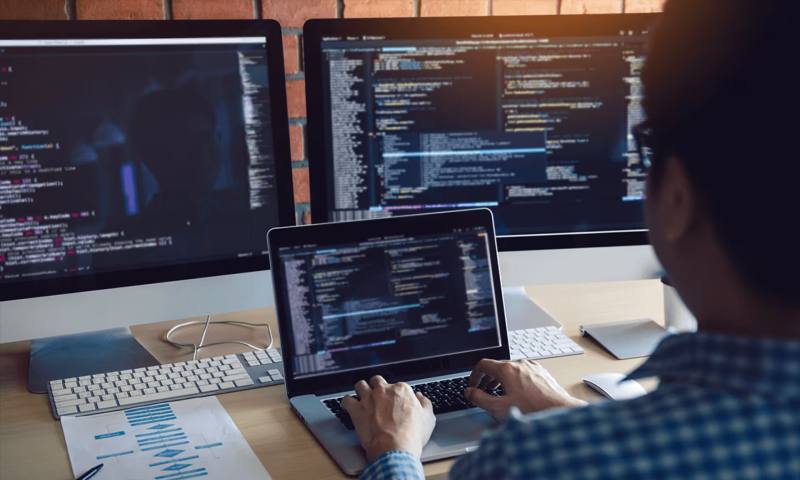 数据科学选型:R与Python如何赋能万年县网站建设?